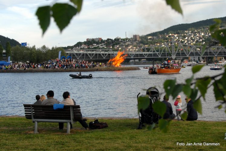 Drammenselvas Venner inviterte til St.Hansfeiring - Bildeserie