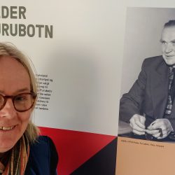 Ingeborg Solbrekken om PEder Furubotn. Torsdag 13. september kl. 19.00 lanserer Ingeborg Solbrekken (bildet over) boka si «Gestapos mest ettersøkte nordmenn». Det skjer på Valdres Folkemuseum på Fagernes. Boka er om Peder Furubotn og hans venner, som oppholdt seg mye i Valdres under 2. verdenskrig. Under er et intervju med forfatteren dagen før lanseringen. I forbindelse med boklanseringen er det også opprettet en utstilling på Valdres Folkemuseum, med mer informasjon om sentrale personer i boka. Boklanseringen starter kl 19.00 på Valdres Folkemuesum på Fagernes 13. september og er åpen for alle. Tysk