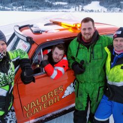 Valdres nå. -Valdres Gatebil brøyter 5 km. isbane