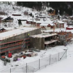 Sanne og Hauglid A/S bygger Sør-Aurdalshallen i Bagn i VAldres Foto Kjell Einar KAna / KReativ videoproduksjon