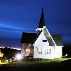 «No lauvast det i li»  - salmekveld i Skrautvål kirke