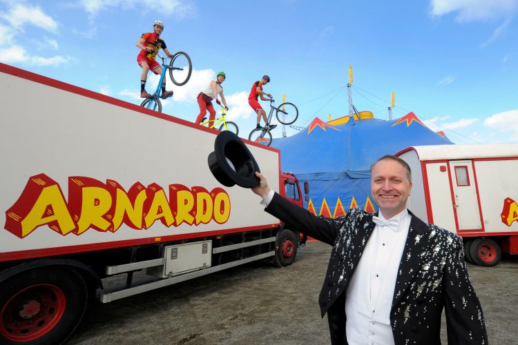 Et fyrverkeri av et show - Cirkus Arnardo 70 år langs veien