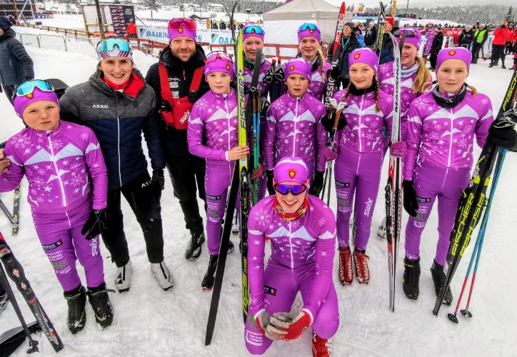 Bak fra venstre: Tobias Håvelsrud Svarre, Marit Bjørgen, Anna Rosendal, Hanna Hagen Voytovich og Marte Garvik.I midten fra venstre: Magnus Bergsbakken, Audun Garvik, Hedda Kvame Sørbøen og Emilie Månum Esp.Foran: Thomas Sørbøen