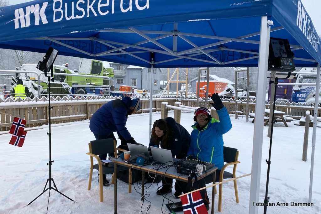 NRK Buskerud på stadion med Eliasbeth Tøtte Hansen og Morten W. Røkeberg