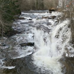 Helveteshølen og mølledammen