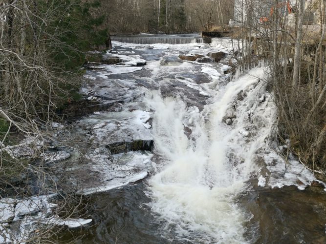 Helveteshølen og mølledammen