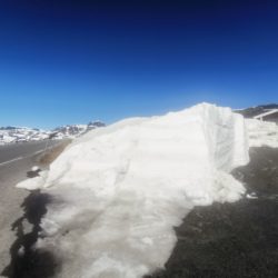 Metervis dyp snø og nykjørte løyper