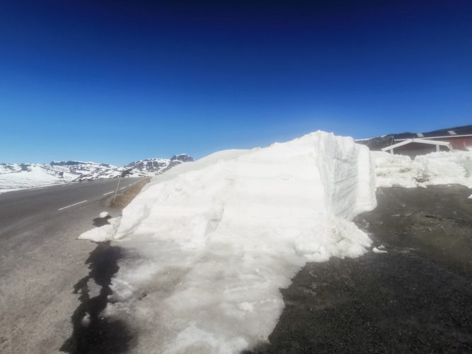 Metervis dyp snø og nykjørte løyper