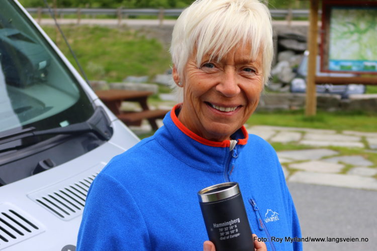 Dagens bobil. -Fikk hjelp av tre staute mekanikere på Fagernes.