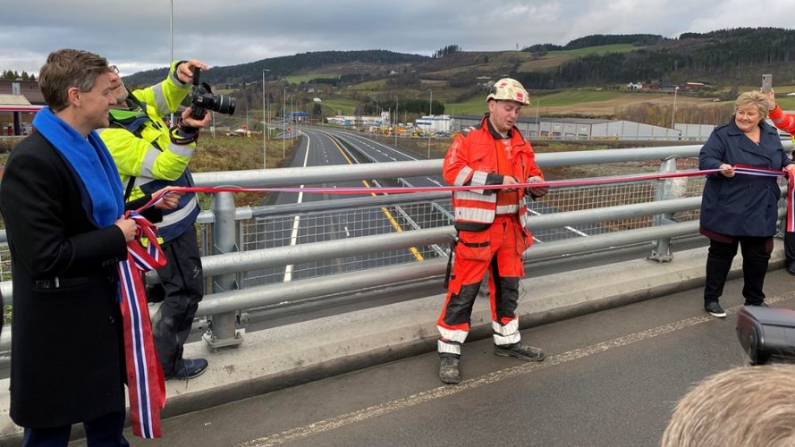 Den nye strekningen på E6 mellom Kolomoen og Moelv er åpnet