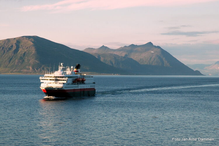 Hurtigruten seiler med fem skip Bergen-Kirkenes i 2021