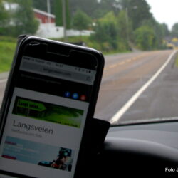 Regjeringen øker bøtene for mobilbruk i bil