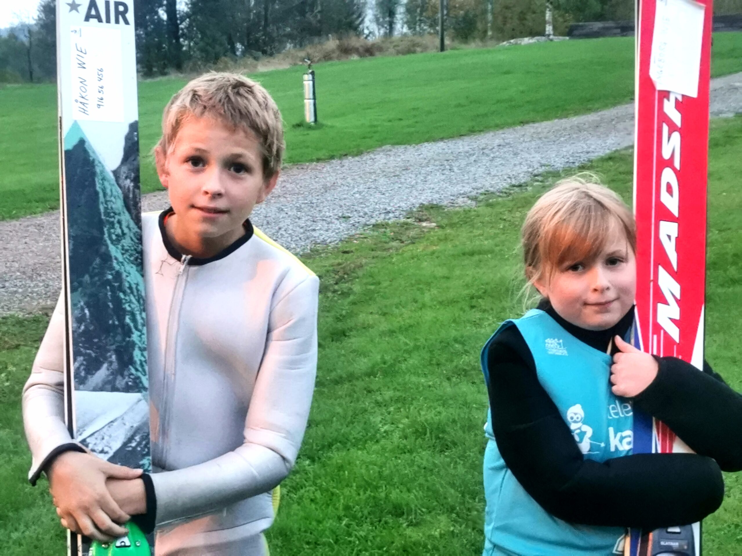 Ingeborg Alice Wie (8 år) i Skotfoss Turn & IF, satte nye personlig rekord i forrige uke og kjemper en intens kamp med storebror Håkon (10 år) om "familiens" ære.