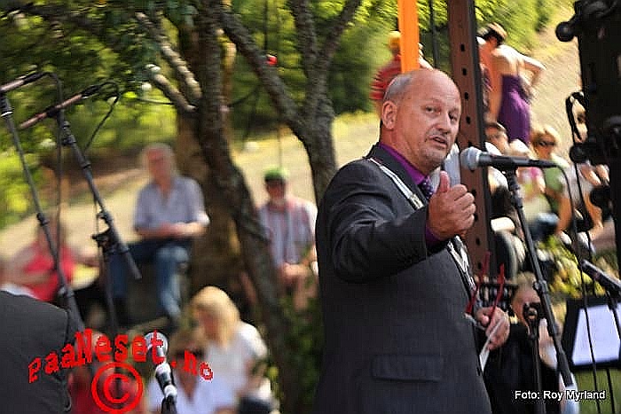 Erik Røste refses av fylkesordfører.