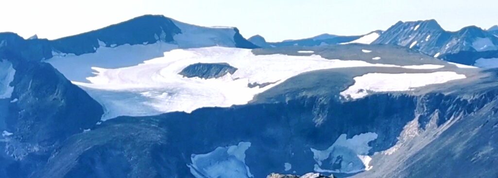 Du må ha på hansker på isbreen og aldri drikke brevann.