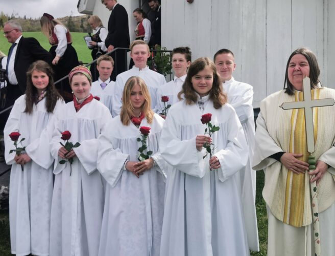 Konfirmanter i Skrautvål kyrkje Kristihimmelfart dag
