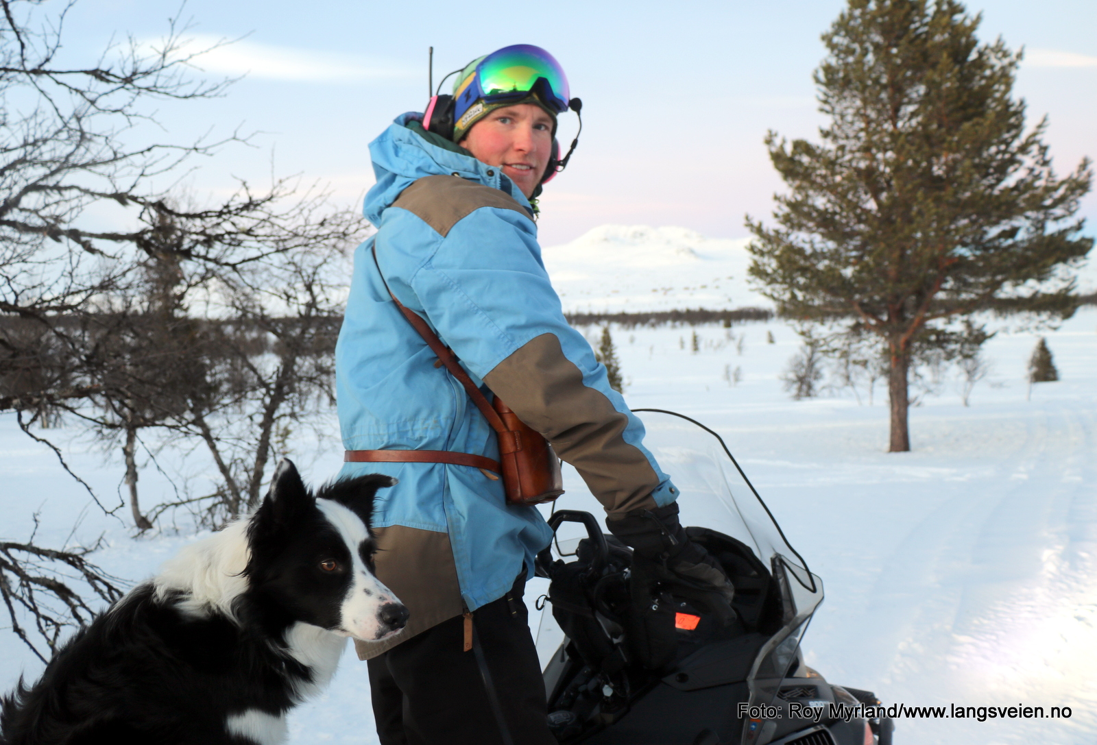 Jørn Slettom fra Lom jobber som reingjeter hele året for Vågå Tamrein. Både Jørn og "Solo" hjelper gjerne til når "valdrisen" skal samle reinsdyra sine også.