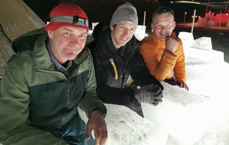 Vinterfest med isbademestere på Fagernes.