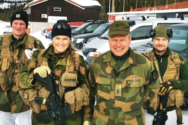 Våre beste kvinner og menn øver.