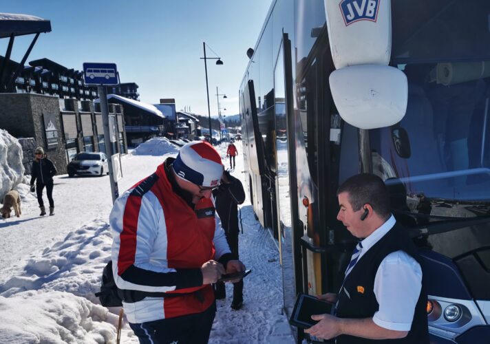 Suksess med påskerute til Flye!