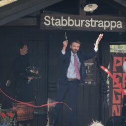 Det er her det skjer! Næringsminister Jan Christian Vestre åpnet årets Peer Gynt festival ved Gålåvatnet.