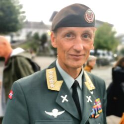 Eksklusivt intervju med forsvarssjefen omsamhandling og totalforsvaret vårt.