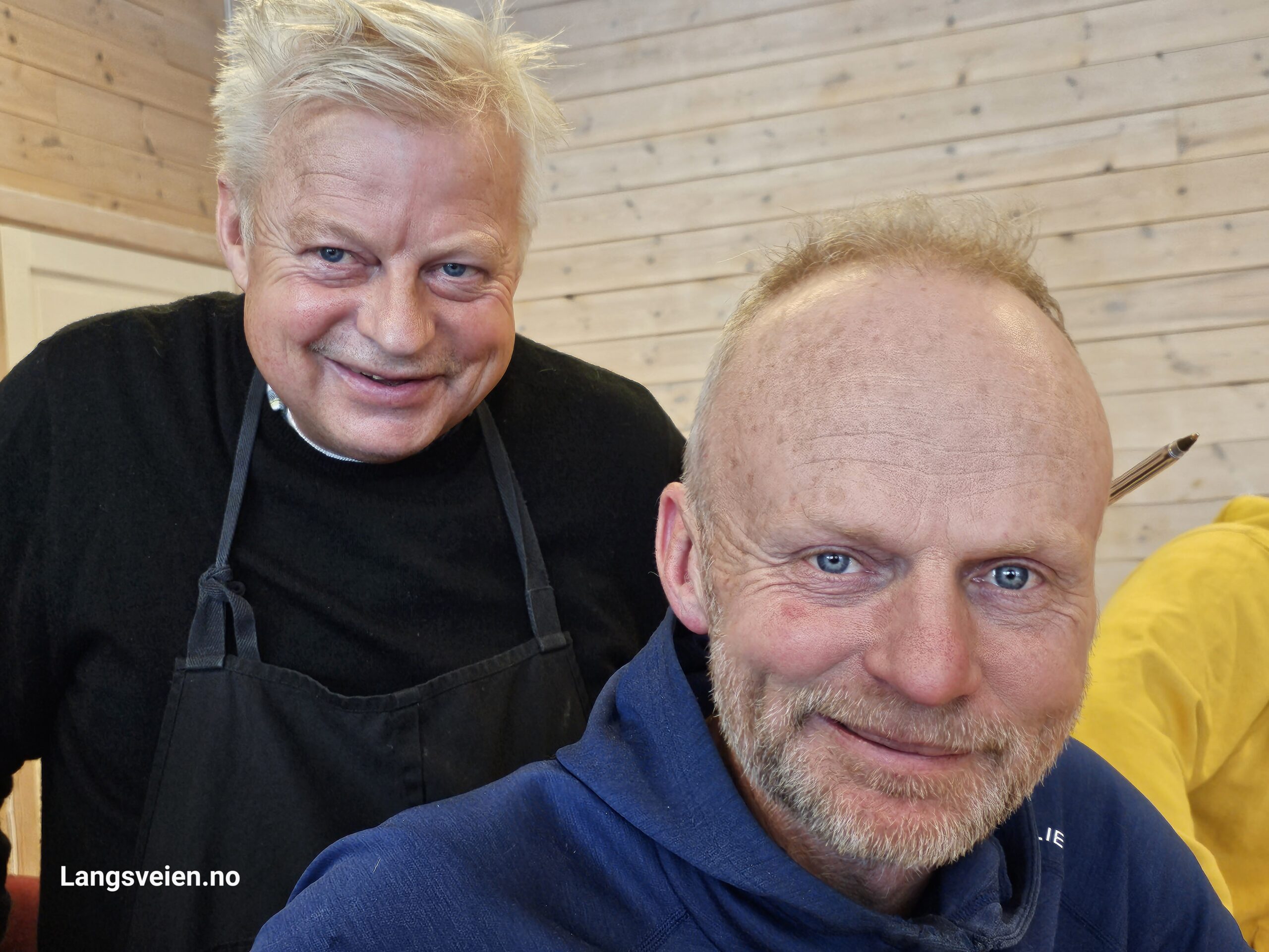 Gourmetkokk Remo Svendsen og stadionsjef Kjell B. Melbybråten.