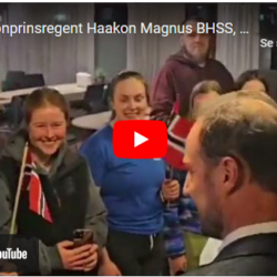 Videoen fra HKH kronprinsregent Haakon Magnus sin ankomst til det 60. Ridderrennet.