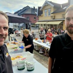  Full fart og feststemning under natby'n.