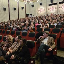 Skolesaken. Videointervjuer, reprise av direktesending, og artikkel fra Dokka 19.februar.