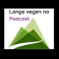I denne episoden av podcasten " Langs vegen no" på Spotify, er det direktør ved Beitostølen Helsesportsenter (BHSS) Astrid J. Nyquist, redaktør Roy Myrland møter. Astrid J. Nyquist har i ei årrekkje jobba målretta for å skapa fleire moglegheiter for menneske med funksjonsnedsetjingar, mellom anna gjennom strategisk arbeid på Arendalsveka . "Mor Team Pølsa" Denne langsiktige innsatsen har bore frukter – eit av dei tydelegaste resultata er NRK-serien "Team Pølsa", produsert av Teddy TV . Serien har begeistra og rørt heile Noreg, og Astrid J. Nyquist er tydeleg på at arbeidet langt frå er ferdig. Målet er å sikra at alle får like moglegheiter og ein inkluderande, deltakande kvardag. Når ho blir spurd om framtida og ønska hennar for personar med funksjonsnedsetjingar, svarer ho bestemt: – Me kan ikkje la dykk andre sleppa unna no, når de har gråte, ledd, vorte rørte og late dykk inspirere av dei fenomenale ungdommane i " Team Pølsa" , seier ho – med ei tydeleg oppmoding til politikarar, avgjerdstakarar og alle oss andre som bør bry oss om dei små og store medmenneska våre. Fakta om Beitostølen Helsesportsenter (BHSS) ✅ Eit nasjonalt kompetansesenter for tilpassa fysisk aktivitet og meistring, etablert i 1970. ✅ Tilbyr rehabilitering for barn, ungdom og vaksne med funksjonsnedsetjingar. ✅ Har i mange år strategisk jobba, mellom anna gjennom Arendalsveka , for å fremja funksjonshemmas rettar og moglegheiter. ✅ Kombinerer helsefagleg ekspertise med idretts- og friluftsliv for å fremja meistring og sjølvstende. Fakta om "Team Pølsa" 🎬 Ein dokumentarserie på NRK, produsert av Teddy TV . 🏆 Eit direkte resultat av BHSS sitt langsiktige arbeid for å synleggjera funksjonshemmas moglegheiter gjennom idrett og meistring. 💪 Følgjer ei gruppe ungdommar med funksjonsnedsetjingar som utfordrar seg sjølve gjennom idrett og samhald. 🎿 Trenaren Øystein "Pølsa" Pettersen, tidlegare langrennsløpar, leiar laget med engasjement og varme. 💖 Serien har fått stor merksemd for sin ærlege, inspirerende og rørande framstilling av reisa til deltakarane. 🎧 Lytt til podkasten på Langs vegen no på Spotify ! Astrid J. Nyquist Beitostølen Helsesportsenter BHSS Team Pølsa NRK Teddy TV funksjonshemmedes rettigheter tilpasset fysisk aktivitet rehabilitering Norge idrett og mestring Arendalsuka funksjonshemmede Beitostølen tilpasset aktivitet felles idrett mestring gjennom idrett Øystein Pølsa Pettersen samfunnsengasjement funksjonshemmede inspirerende historier funksjonshemming podcast om funksjonshemmede Langs Vegen Ingen podcast Langs Vegen No Spotify Astrid J. Nyquist Beitostølen Helsesportsenter BHSS Team Pølsa NRK Teddy TV funksjonshemma sine rettar tilpassa fysisk aktivitet rehabilitering av Noreg idrett og meistring Arendalsveka funksjonshemma Beitostølen tilpassa aktivitet inkluderende idrett meistring gjennom idrett Øystein Pølsa Pettersen samfunnsengasjement funksjonshemma inspirerende historier funksjonshemming podkast om funksjonshemma Langs Vegen No podkast Langs Vegen No Spotify