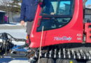 Fjellcowboyane Haldor Berger og Rønjus Nordtop sørgjer for perfekte skispor på Beitostølen Helsesportsenter Dei blir kalla fjellcowboyar med god grunn, og med eit stort positivt fortegn. Rønjus Nordtop (bildet over) og Haldor Berger på Beitostølen Helsesportsenter er blant dei som legg ned utallige timar for å sikre fyrsteklasses løyper til skiglade folk. Det har vore ein merkeleg vinter med mykje mildvêr, noko som har gjort løypekøyringa utfordrande. Men no har det kome snø tilbake til Valdres, og kuldegradene har gjort myrane faste nok til å bere både maskiner og skiløparar. Då er ikkje løypekøyrarane vonde å be – dei har allereie vore i full sving for å preparere perfekte spor og skøytetraséar. Med nydeleg vårvintervêr på sitt beste og sola frå ein skyfri himmel, er det berre å finne fram skia og nyte dei nykøyrde løypene. Haldor og Rønjus er to av dei mange fjellcowboyane som har sørgt for at alt ligg til rette for flotte turar i fjellet! Følg med på dei siste oppdateringane om løypeforholda i Valdres her: Skisporet Valdres. #Fjellcowboyar# #Langrenn# #Skispor# #Beitostølen# #Påskeski# #Skiglede#