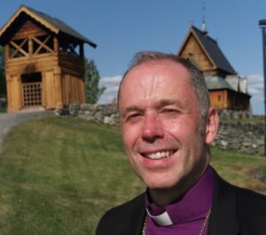 Biskopen kjem på besøk – og han vil ha ei open kyrkje!
