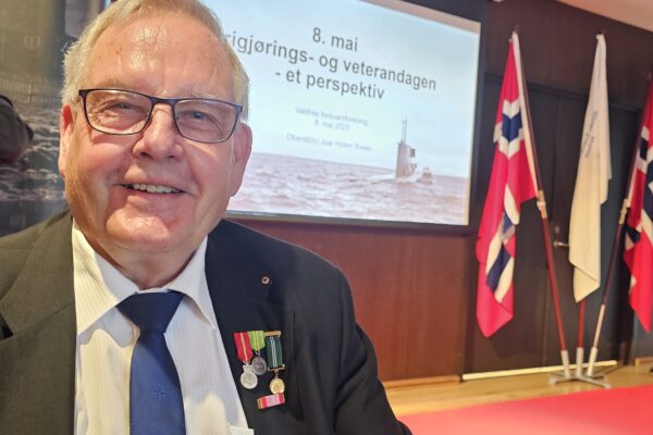 Sterk markering av 8. mai på Valdres Folkemuseum, dokumentert med artikkel, 32 foto og to videoar.