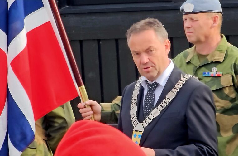 8. mai. -Tale og korsong på Valdres Folkemuseum.